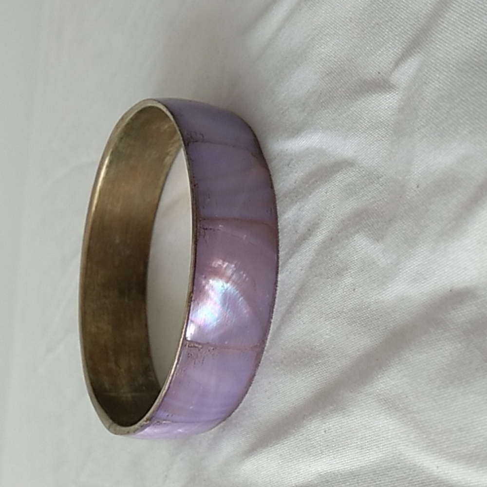 Vintage brass bangle with purple mother of pearl inlay - Picture 2 of 7